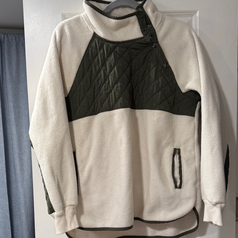 AbercrombieCream and Green Quilted Pullover